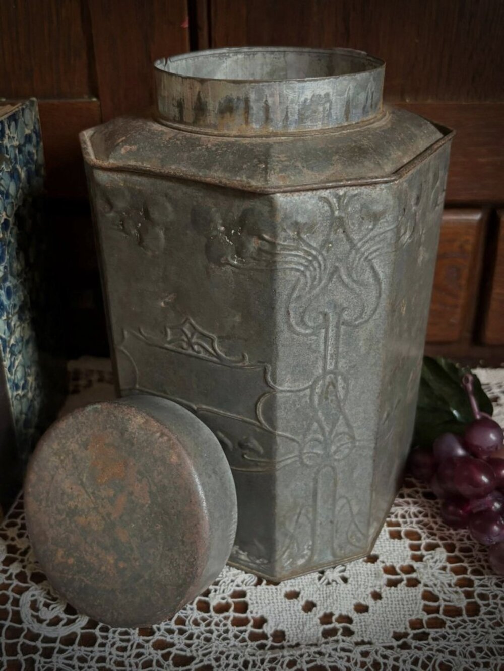 Antique Tea Tin Canister, Early 1900s Metal Storage Box, Rustic European Farmhou - Picture 5 of 7